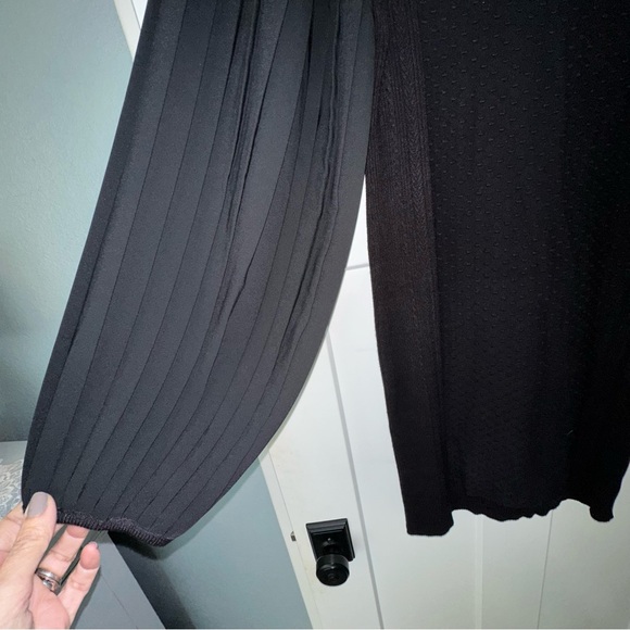 White House Black Markets Drama Sleeve Shift Dress - NWT - Size M - Picture 4 of 10